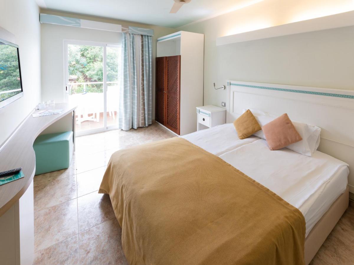 Hotel Bahia Del Sol ซานตาปอนซา ภายนอก รูปภาพ