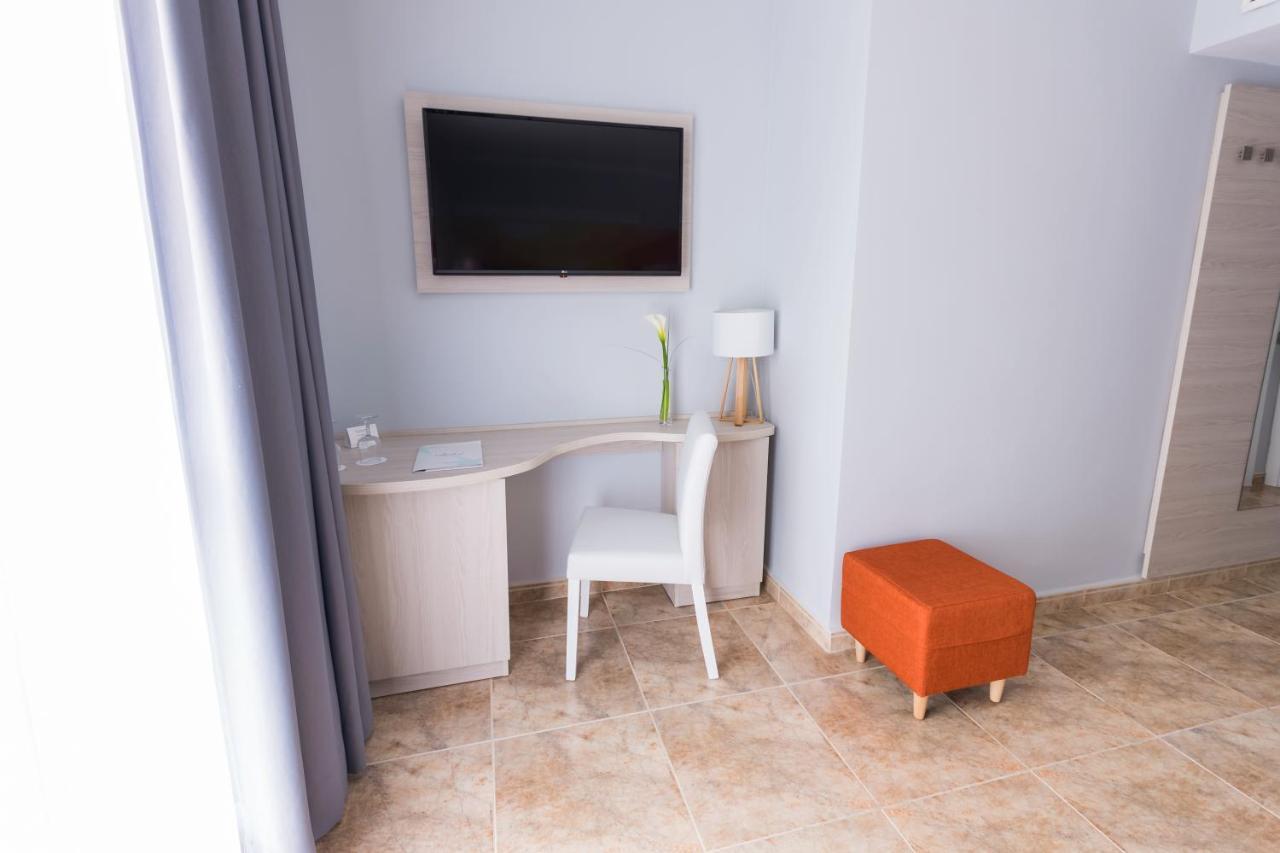 Hotel Bahia Del Sol ซานตาปอนซา ภายนอก รูปภาพ