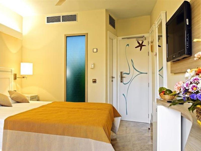 Hotel Bahia Del Sol ซานตาปอนซา ภายนอก รูปภาพ