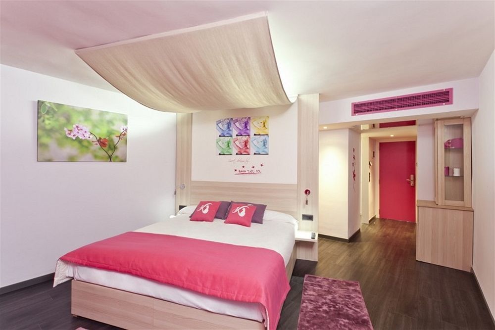 Hotel Bahia Del Sol ซานตาปอนซา ภายนอก รูปภาพ