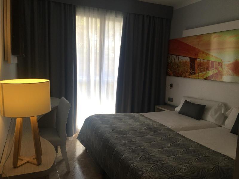 Hotel Bahia Del Sol ซานตาปอนซา ภายนอก รูปภาพ
